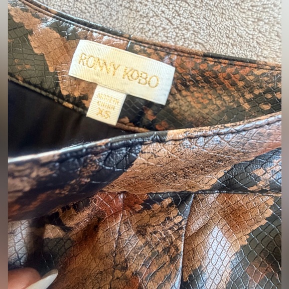 Ronny Kobo Womens Brown Snakeskin Print Pants  Size S - Picture 3 of 4